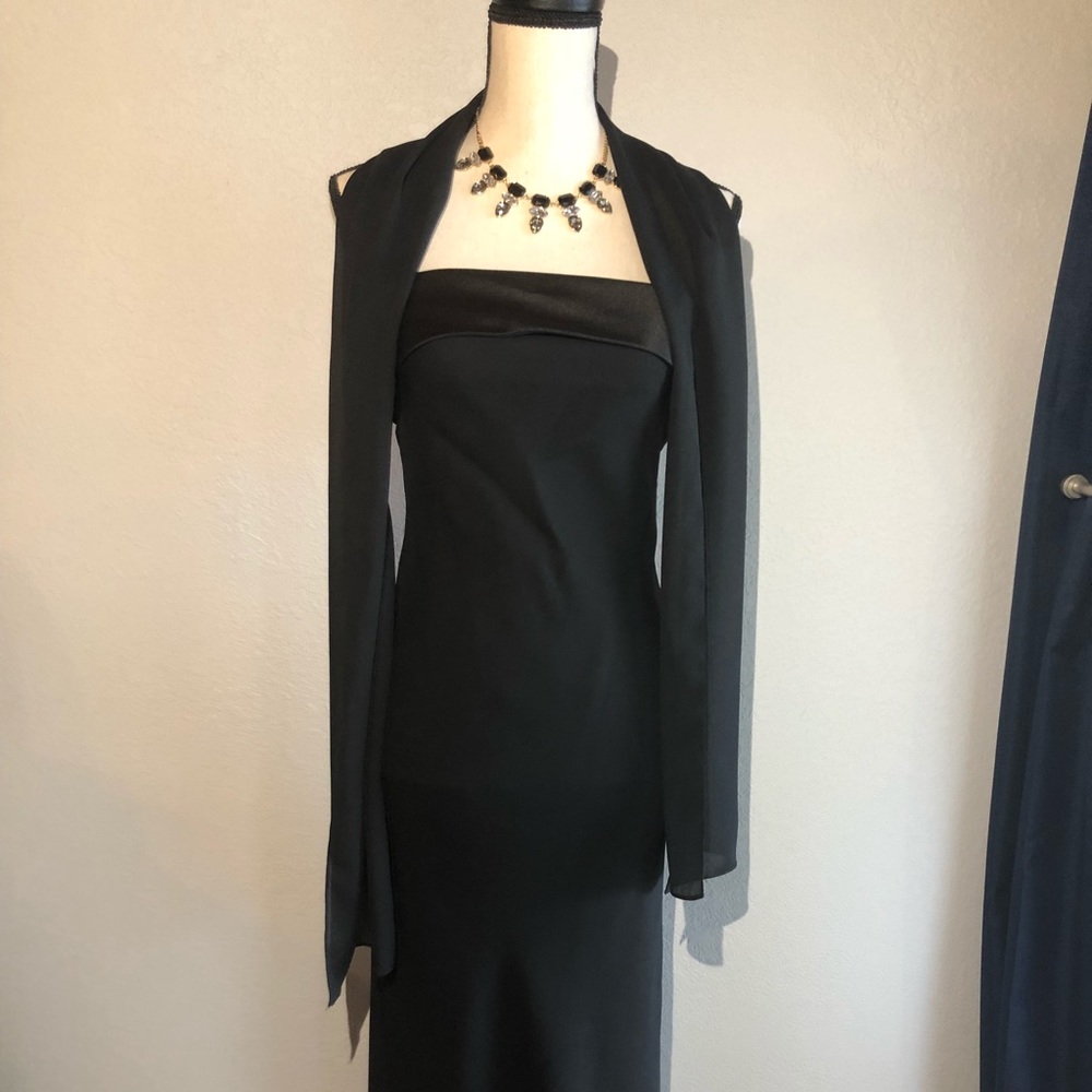 Black Strapless Floorlength Gown